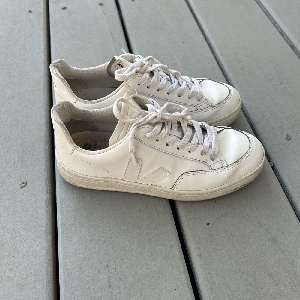 Veja V-12 women’s sneaker